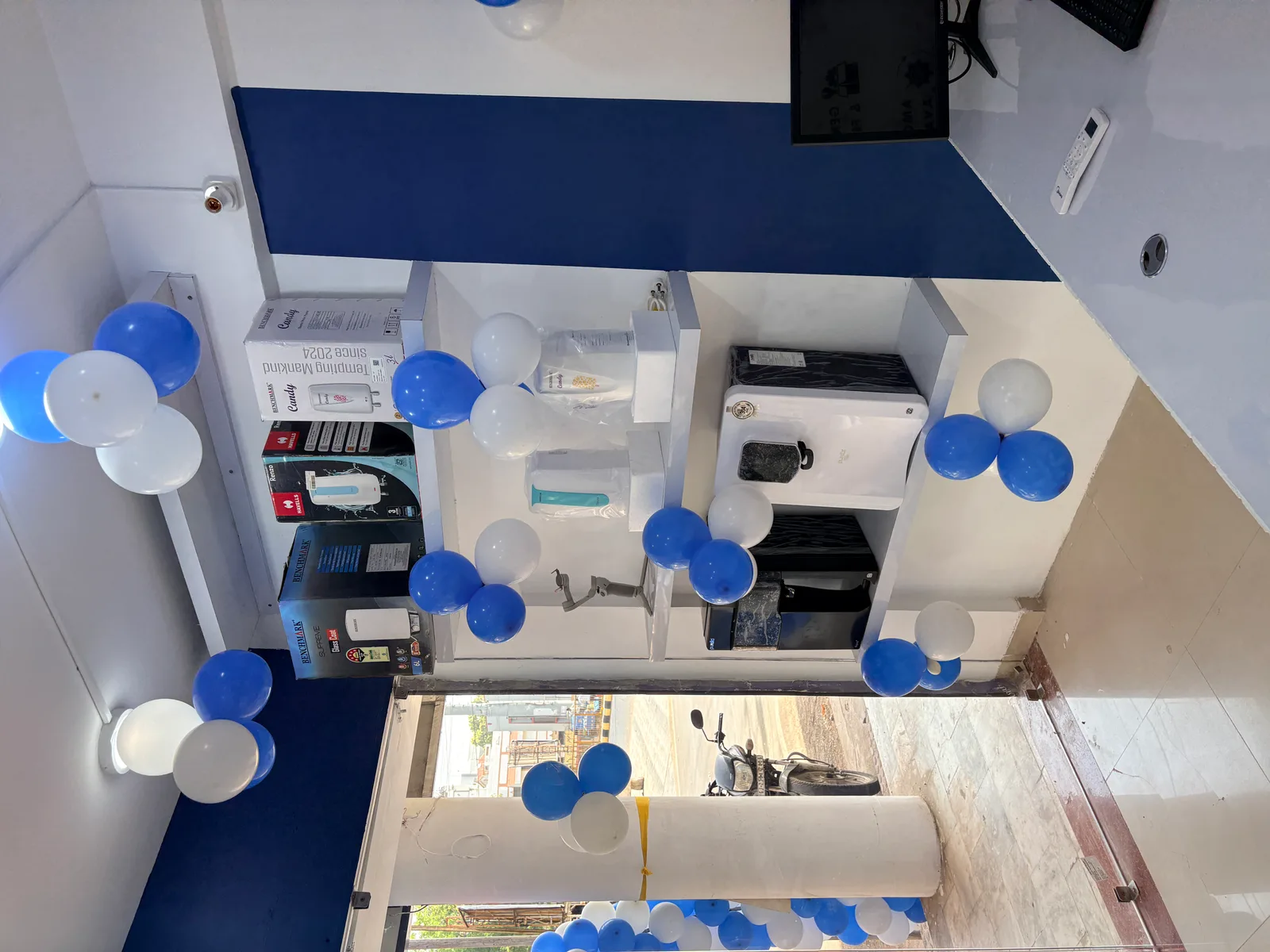 Mr. H2O showroom shelving displaying RO purifiers and water heaters from Benchmark and Havells Renzo